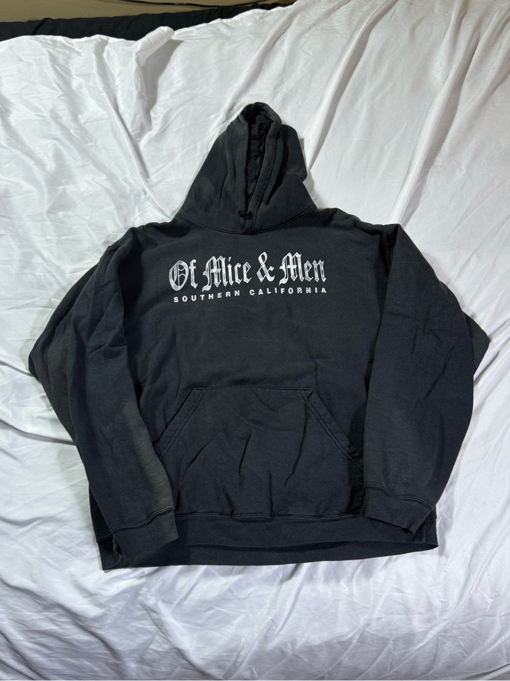 Vintage Of Mice & Men Black Pullover Hoodie Band Sweatshirt Black White Faded